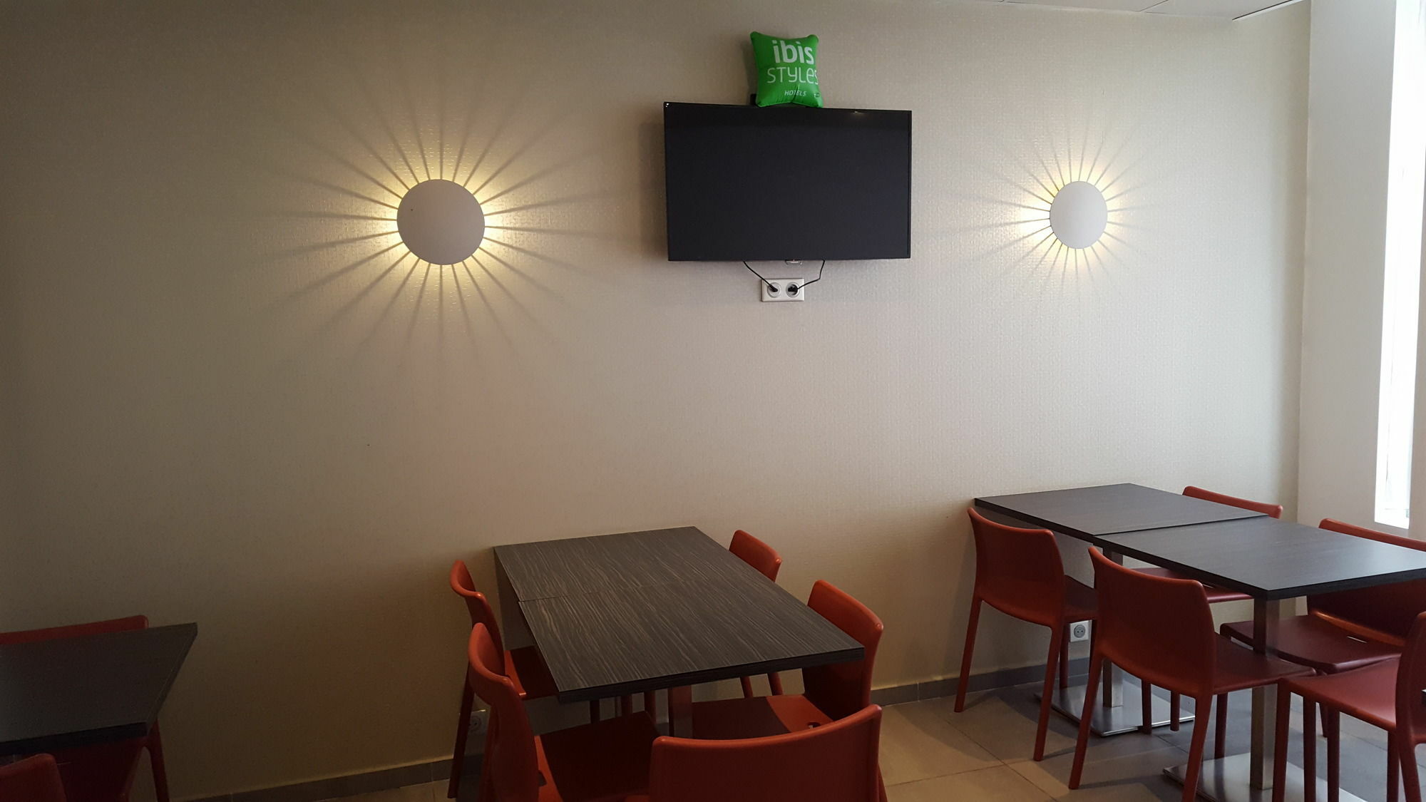 Ibis Styles Paris Pigalle Montmartre Exterior foto
